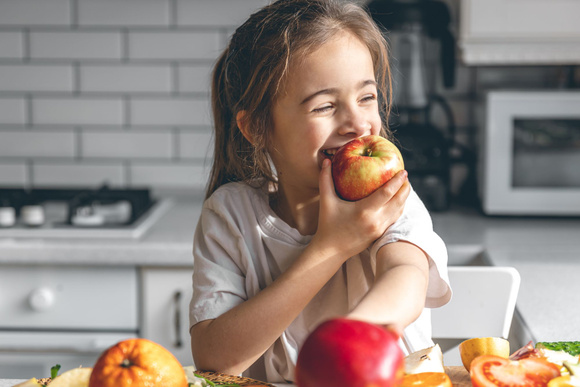 En dessert ou hors repas : quel est le meilleur moment pour manger des fruits ?