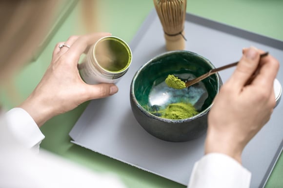 Métaux lourds dans le thé matcha : faut-il vraiment s'inquiéter ?