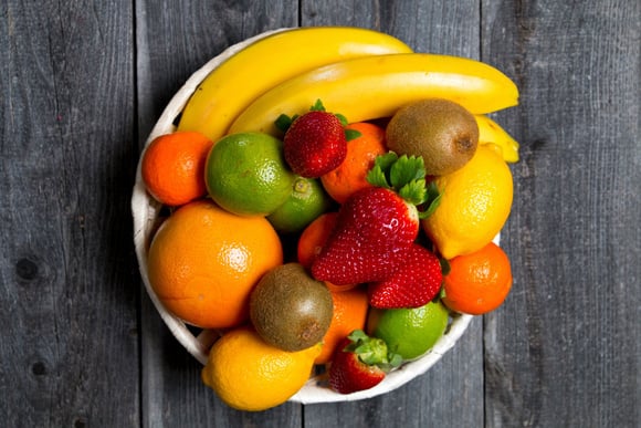Vous jetez la peau de ce fruit et pourtant elle est particulièrement bonne pour votre santé !  (et ce n’est pas la pomme)