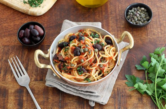 Spaghetti alla puttanesca. Silvia Santucci