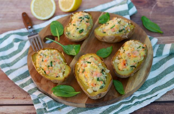 Pommes de terre farcies au saumon et épinards. 750g