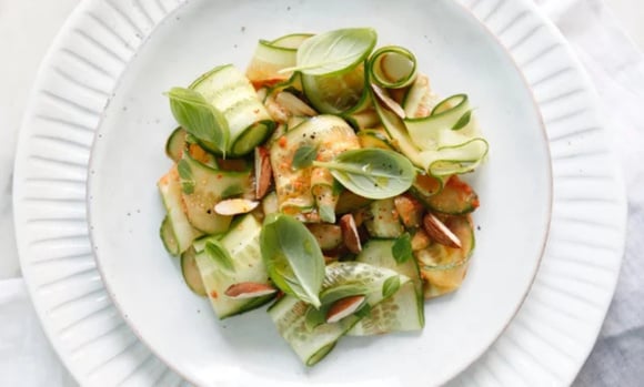 Nos 10 meilleures recettes de salades rafraîchissantes à faire avec du concombre