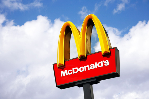 McDonald’s change le format d’un burger très apprécié, mais il y a un gros problème