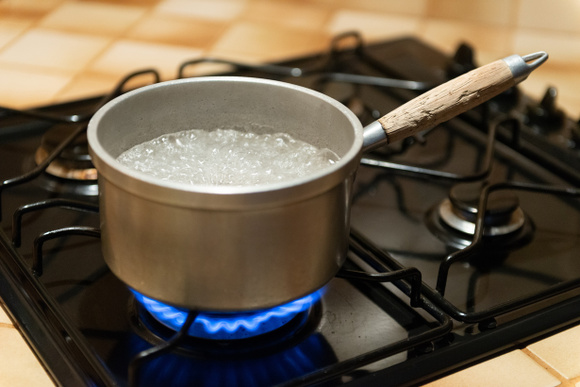 Casserole qui déborde : pourquoi ce couvercle en silicone « magique » est une mauvaise idée