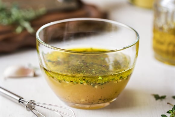 Pourquoi acheter de la vinaigrette toute prête n’est pas une bonne idée ?