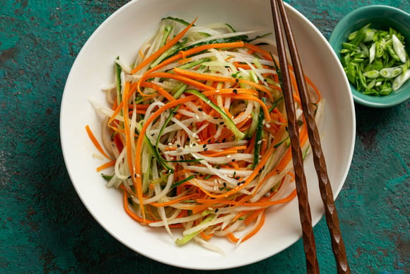 Nos 10 meilleures recettes de salades rafraîchissantes à faire avec du concombre