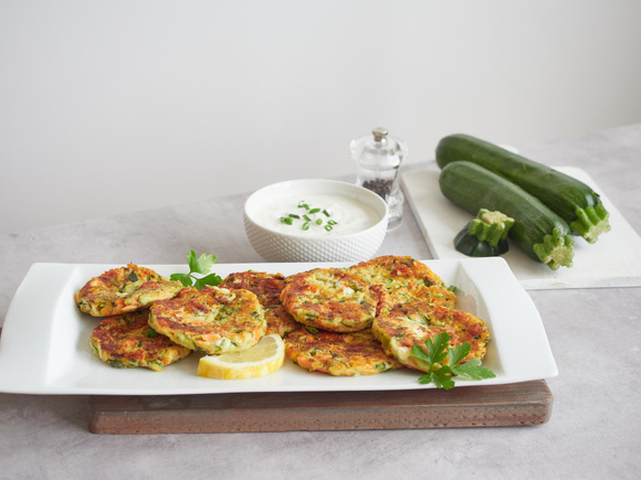 Marre des courgettes classiques ? Vous allez adorer cette recette façon rösti de courgettes pour un déjeuner express