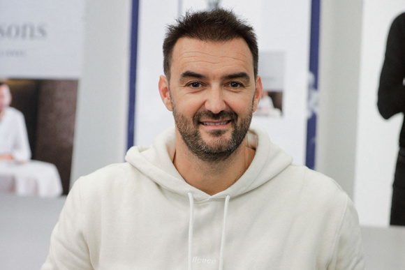Cyril Lignac : découvrez le menu de Noël que le chef conseille pour plaire aux enfants et aux grands !