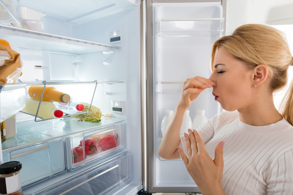 3 astuces pour enlever les mauvaises odeurs du frigo