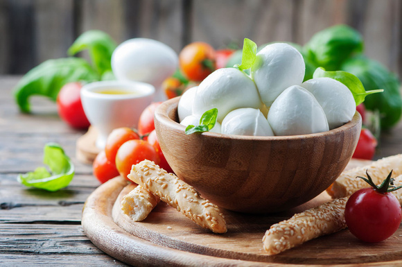 Salade composée : quels sont les fromages les moins caloriques à privilégier ?