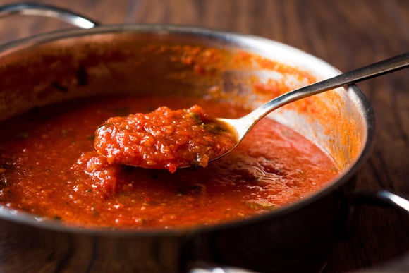 Pourquoi vous devriez arrêter de mettre du sucre dans votre sauce tomate (et ce qu'il faut faire à la place)