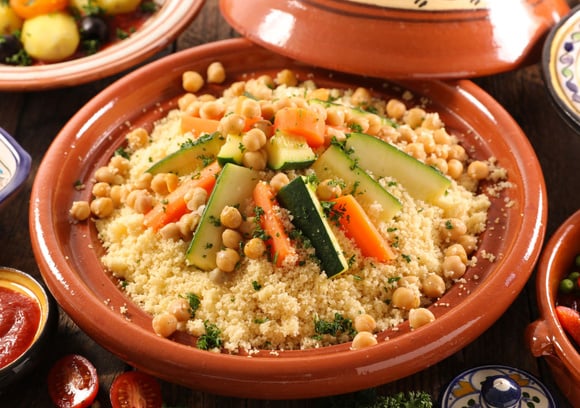 “C’est plus léger” : Cyril Lignac livre sa recette pour faire un couscous de légumes sans couscoussier