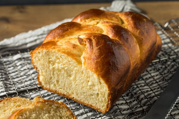Pourquoi la mie de ma brioche est dense ? Voici comment éviter le problème !
