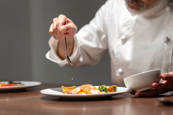 Guide Michelin : ce chef détrône Alain Ducasse au palmarès des étoiles cumulées !