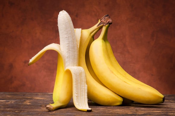 Pour le goûter ou un pique-nique, voici la bonne façon de transporter une banane sans l'abîmer