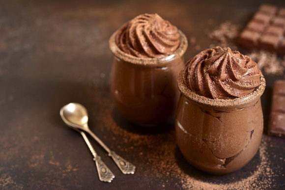 Mousse au chocolat sans sucre. Adobestock