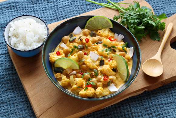 Curry de chou-fleur et pois chiches. Silvia Santucci