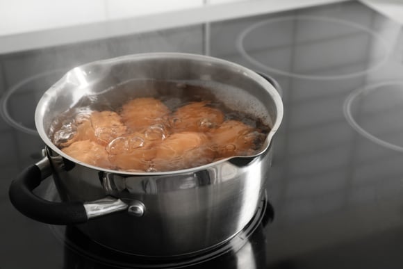 Faut-il commencer la cuisson des oeufs durs à l'eau froide ?