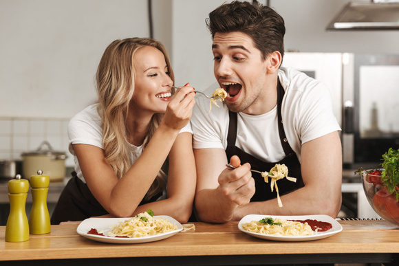 Manger des féculents le soir fait-il grossir ?