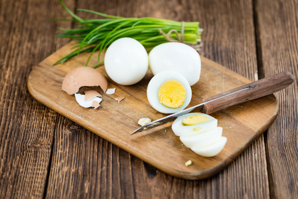 Comment réussir la cuisson des oeufs durs ? Adobestock