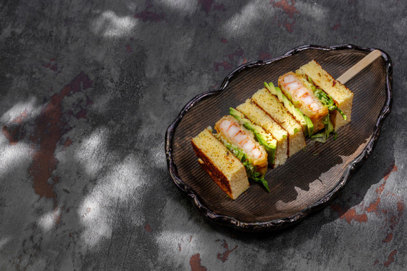 Cyril Lignac partage une recette de crevettes parfaite pour l’apéritif ou l’entrée des fêtes de fin d’année !