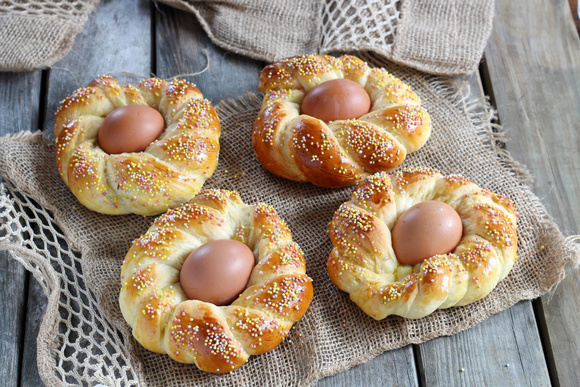 Brioche de Pâques en nid. Nadia Paprikas