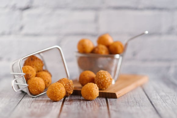 Croquettes coulantes au chocolat. Adobestock