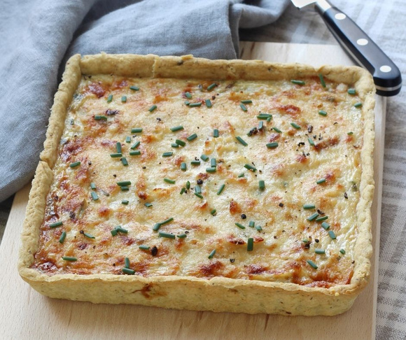 Tarte moelleuse oignons ciboulette et pointe de curry. Silvia Santucci