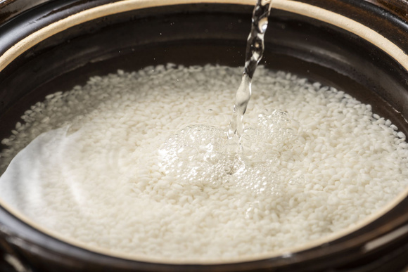 Quels sont les bienfaits de l’eau de riz ? - Adobestock 