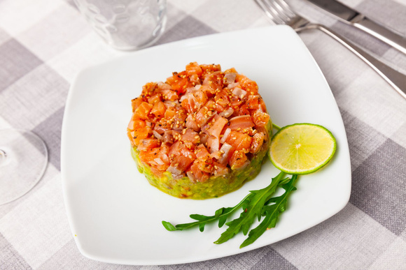 20 idées de recettes avec du saumon fumé pour votre entrée de Noël !