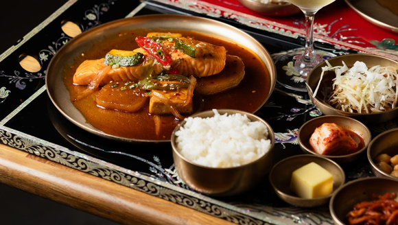 3 raisons de se rendre chez Sam Sun, un restaurant qui propose une cuisine coréenne authentique et raffinée !