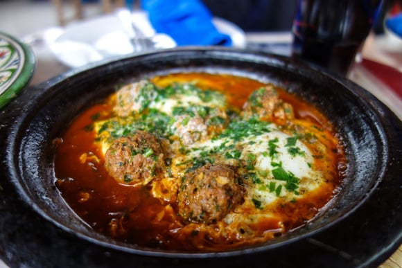 “Mille fois meilleur que celui à la viande” : voici une recette de tajine de kefta végétarien qui va vous donner très faim !
