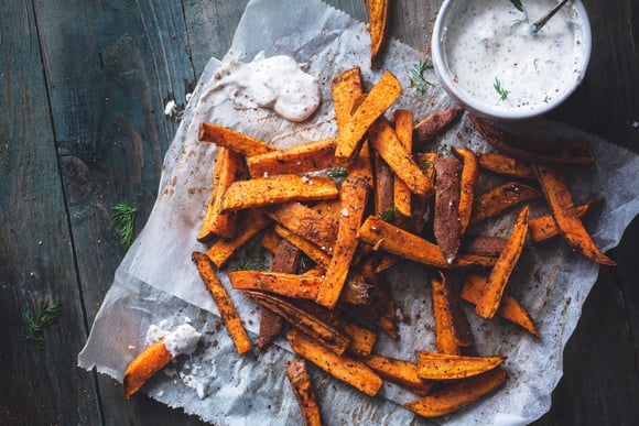 Faciles et économiques : les meilleures recettes pour sublimer la patate douce cet automne
