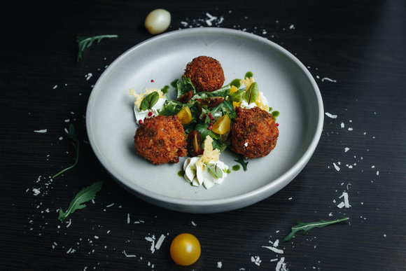 Salué par le Michelin, "Meilleur restaurant végétarien du monde” en 2020 : cet établissement lyonnais va pourtant fermer ses portes fin août !