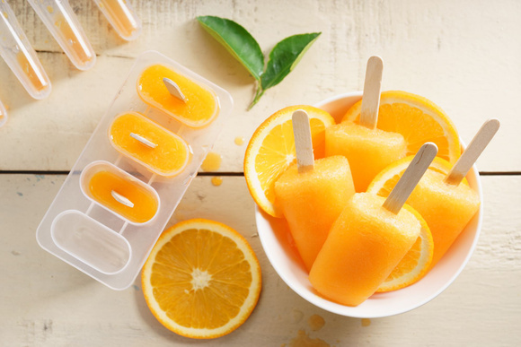 Pour un apéro frais : voici une recette de Spritz en version bâtonnet de glace !
