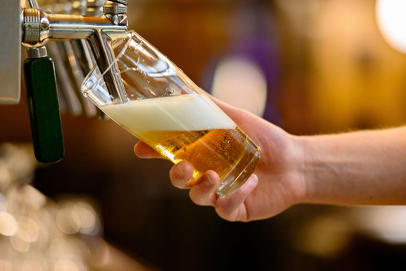 L'alcool est interdit sur le lieu de travail, à part pour ces 4 boissons alcoolisées : voici pourquoi