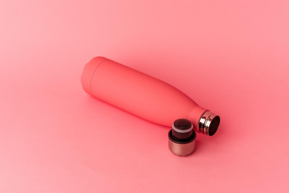 Votre gourde a besoin d’un nettoyage ? Voici une méthode simple et rapide pour un résultat parfait !