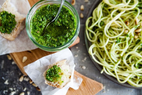 Il vous reste du pesto ? Voici nos meilleures recettes pour l’utiliser autrement qu’avec des pâtes !