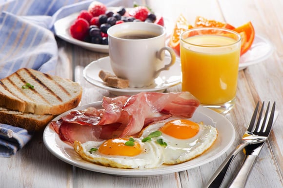 Petit-déjeuner : les aliments sous-cotés à privilégier (et ceux à éviter) selon une diététicienne
