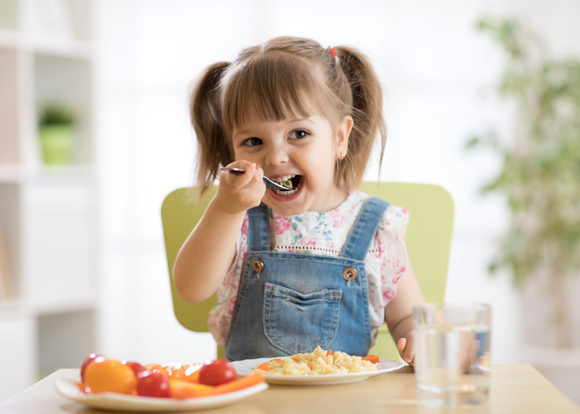 Voici 5 astuces pour vous aider à faire manger plus de fruits et légumes à vos enfants !