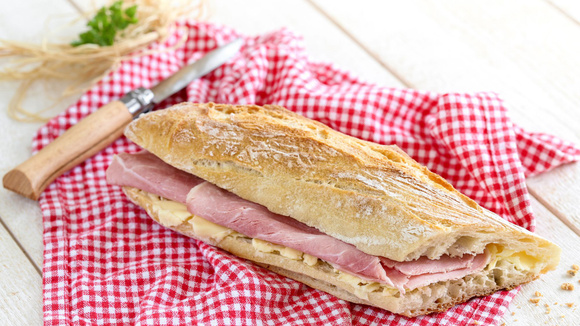 "Et vous, jambon beurre ou burger ?"