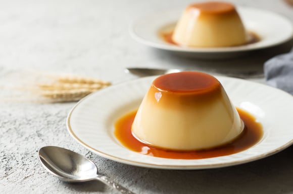 Crème caramel maison : oubliez celles du commerce, cette recette se prépare en seulement 10 min !