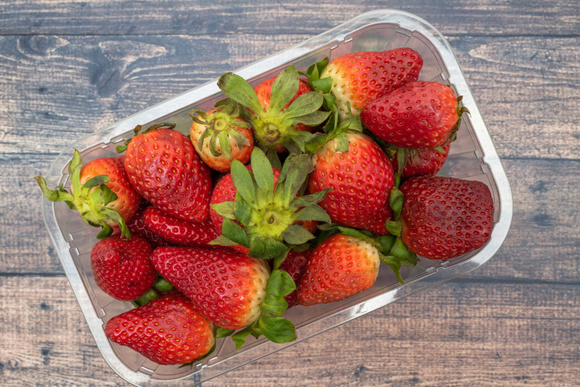 Adieu le vinaigre pour désinfecter les fraises : une méthode simple pour les garder fraîches plus longtemps