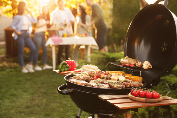 Barbecue : la technique d'un Meilleur Ouvrier de France pour cuire ses saucisses plus rapidement