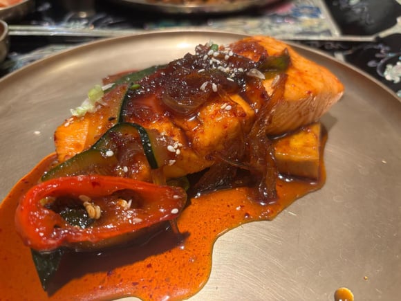 3 raisons de se rendre chez Sam Sun, un restaurant qui propose une cuisine coréenne authentique et raffinée !