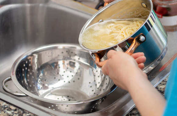 Arrêtez de faire ça ! Cette ancienne candidate de Top Chef révèle cette erreur que l’on fait tous avec les pâtes