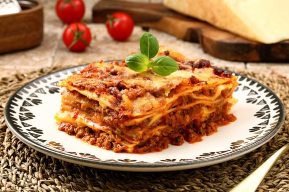 "On aura une lasagne qui se tient parfaitement" : notre chef partage ses conseils pour réussir ce plat familial à coup sûr !