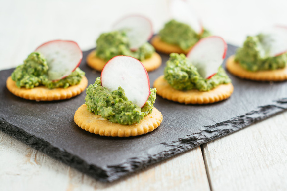 Ne jetez pas vos fanes de radis, cuisinez-les ! - Adobestock 