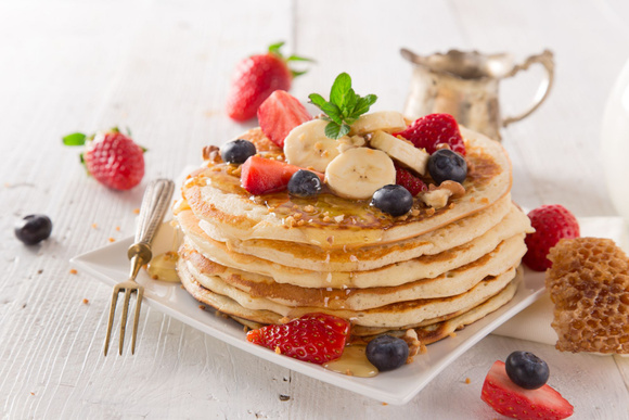 Cette diététicienne partage sa recette de pancakes sains et rassasiants avec seulement 4 ingrédients