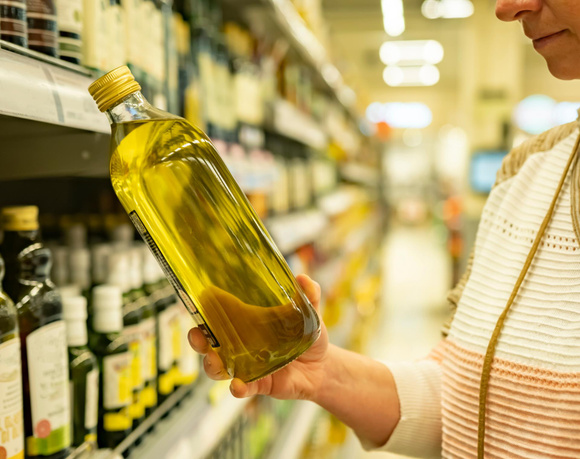 Rappel produit : cette huile d’olive vendue partout en France contient 7 fois trop de substances cancérigènes !